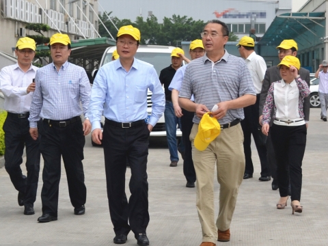 芜湖市市长潘朝晖一行莅临尊龙凯时人生就是博参观考察